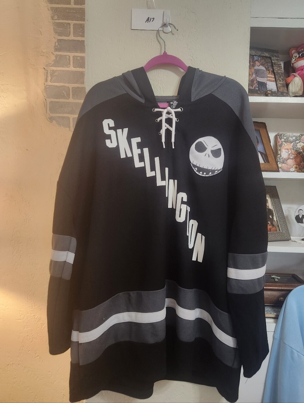 Skellington The Nightmare Before Christmas Hooded Pullover Shirt Jersey Like New